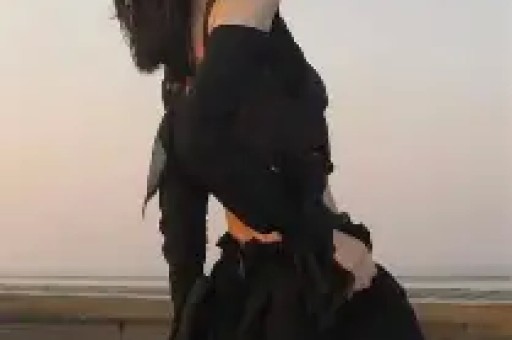 韩红“走个面儿”翻车后关闭评论区她很有可能抑郁症复发！更有可能变成又一个“冯小刚”！