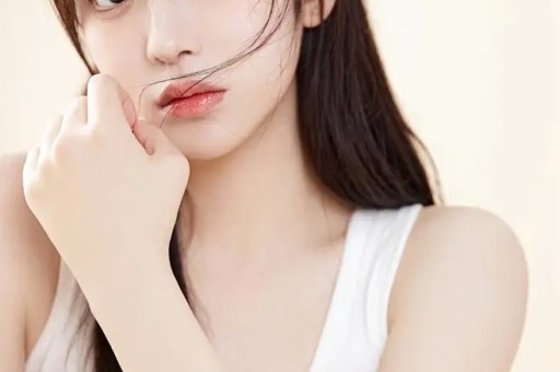 割韭菜、造富婆人设、骗钱2025年明星直播“乱象多”！