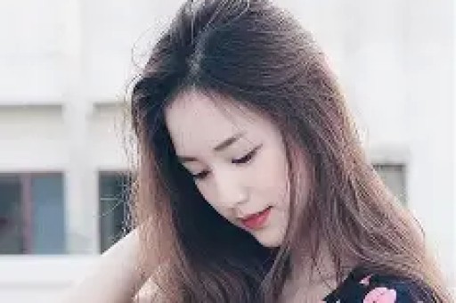 网红推“拇指拉伸”课：伸进嘴里按压上腭变超模脸妈妈们花钱给婴儿练被曝剽窃AI生成
